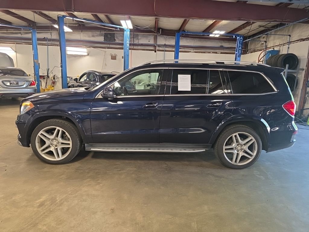 Used 2016 Mercedes-Benz GL 550 4MATIC image 2