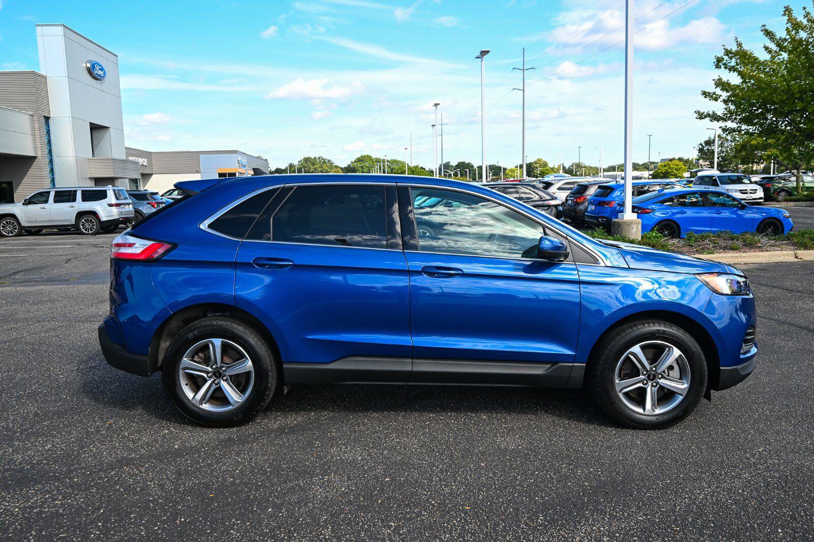 Certified 2024 Ford Edge SEL w/ Convenience Package AWD/4WD image 3