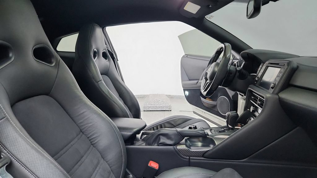 Used 2019 Nissan GT-R AWD/4WD image 61