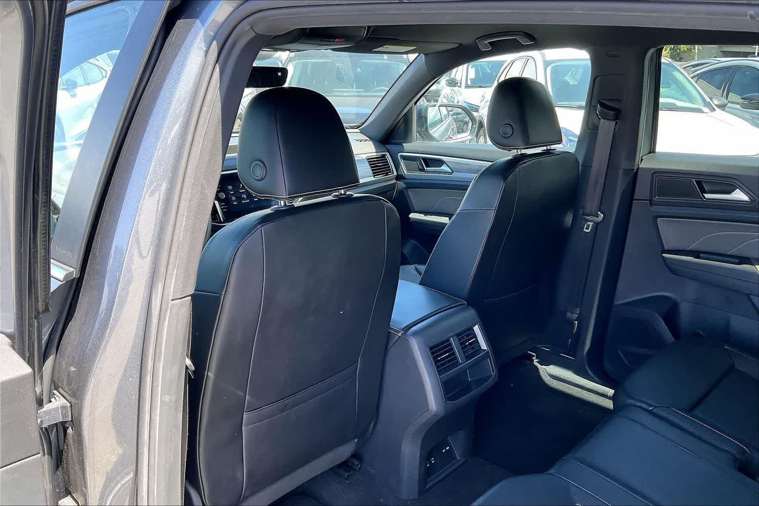 Used 2022 Volkswagen Atlas Cross Sport SE AWD/4WD image 12