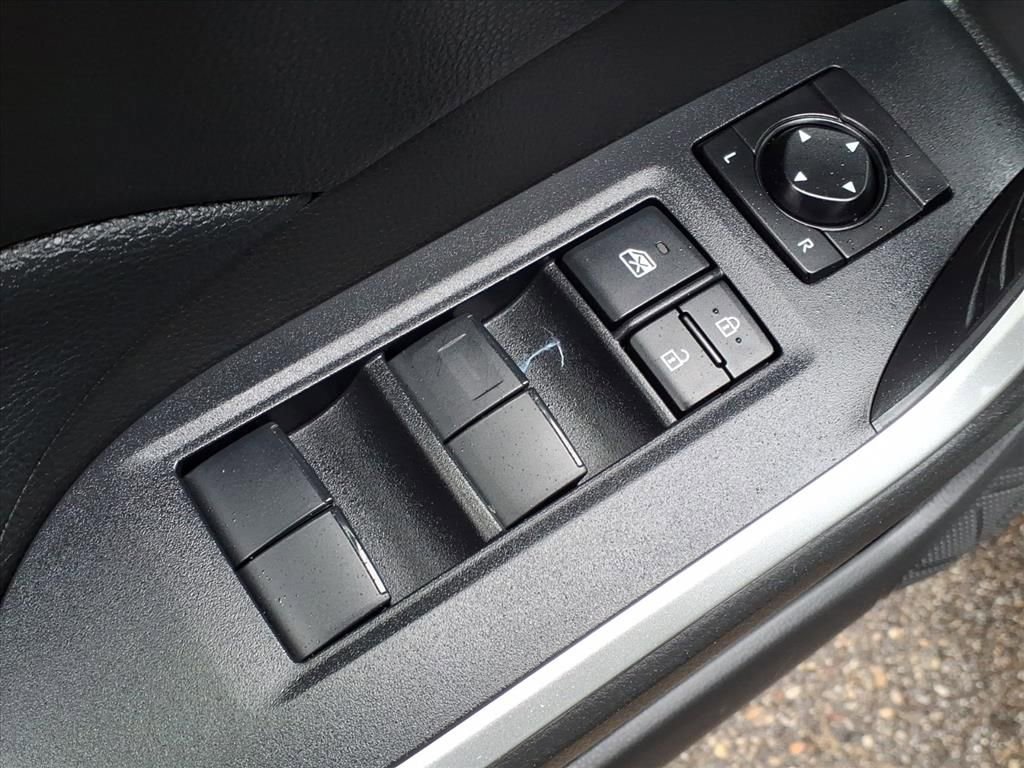 Used 2021 Toyota RAV4 XLE w/ Convenience Package image 19