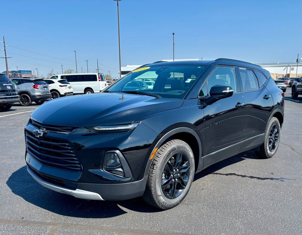 Used 2021 Chevrolet Blazer LT w/ Sound & Technology Package FWD image 3