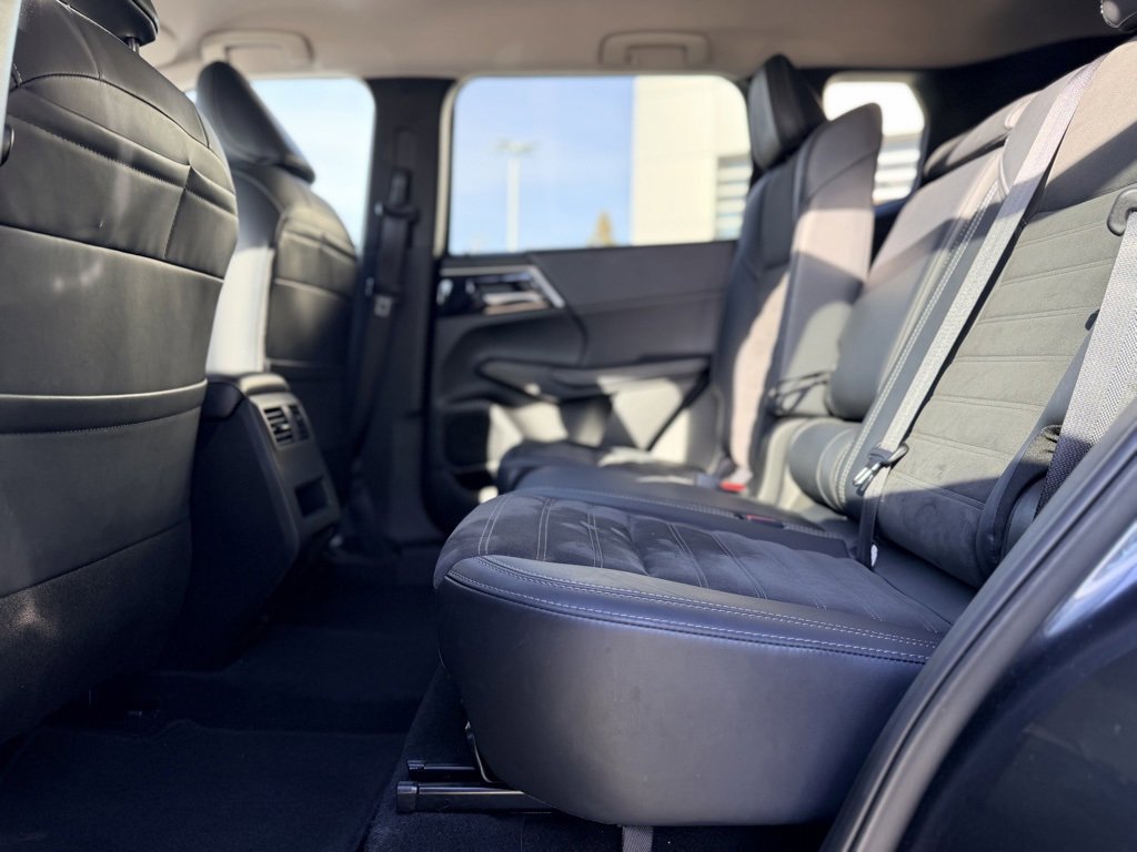 Used 2024 Mitsubishi Outlander SE image 14