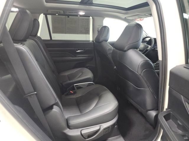 Certified 2024 Toyota Grand Highlander Limited image 18