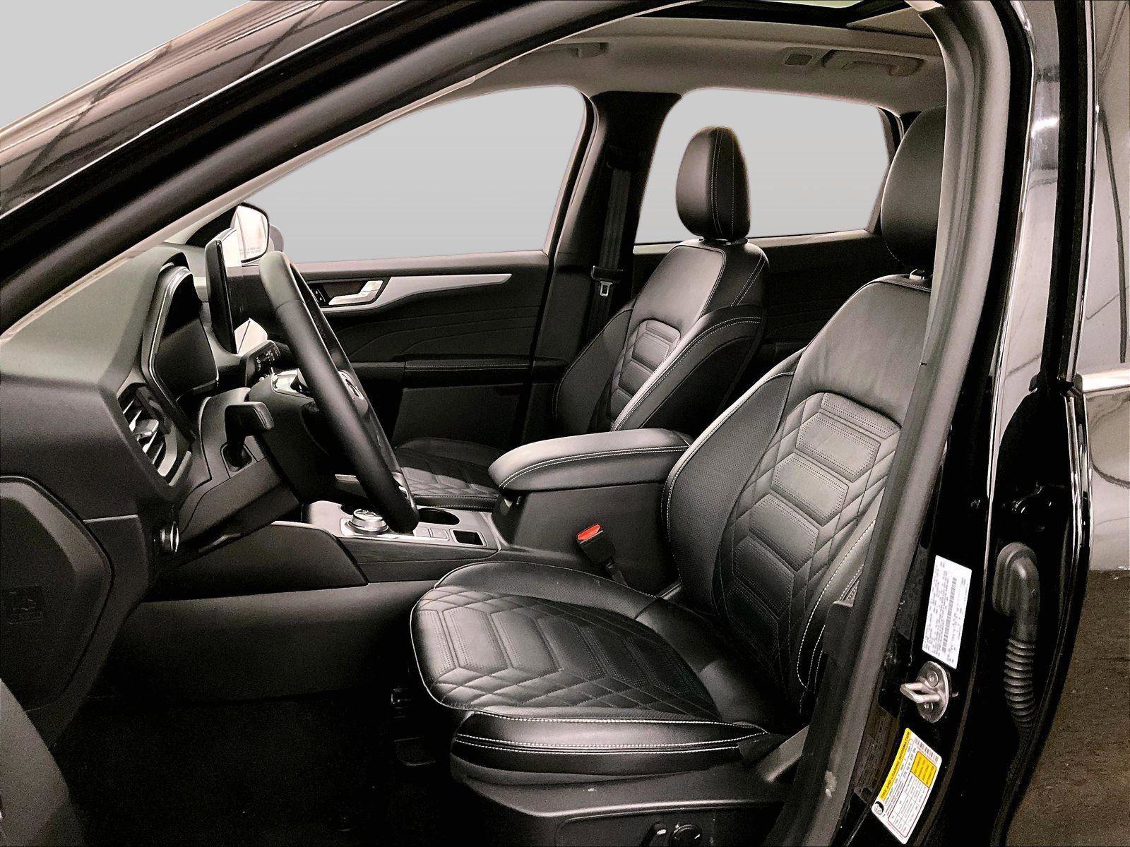 Used 2024 Ford Escape Platinum w/ Premium Technology Package AWD/4WD image 24