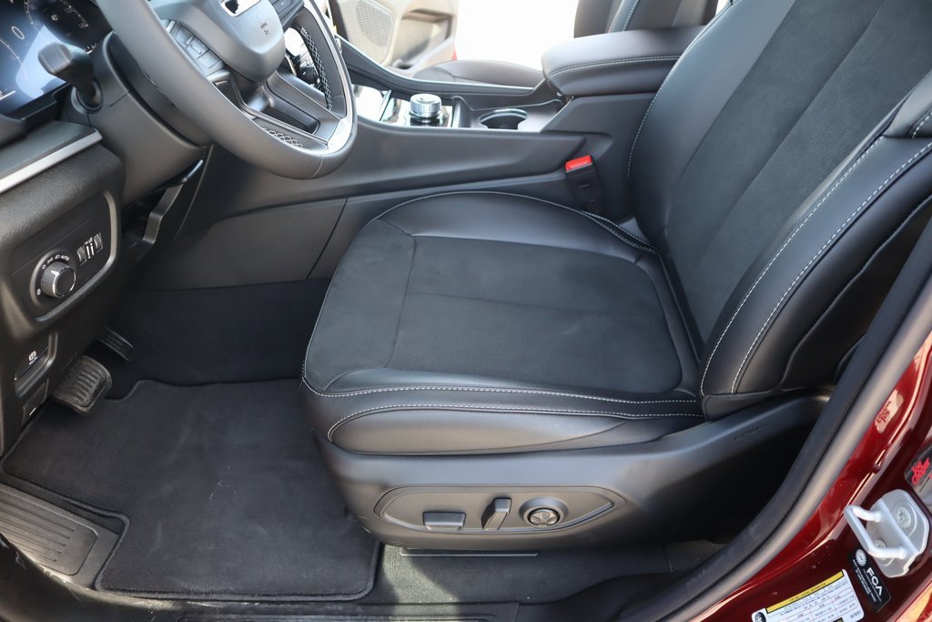 New 2025 Jeep Grand Cherokee L Altitude image 11