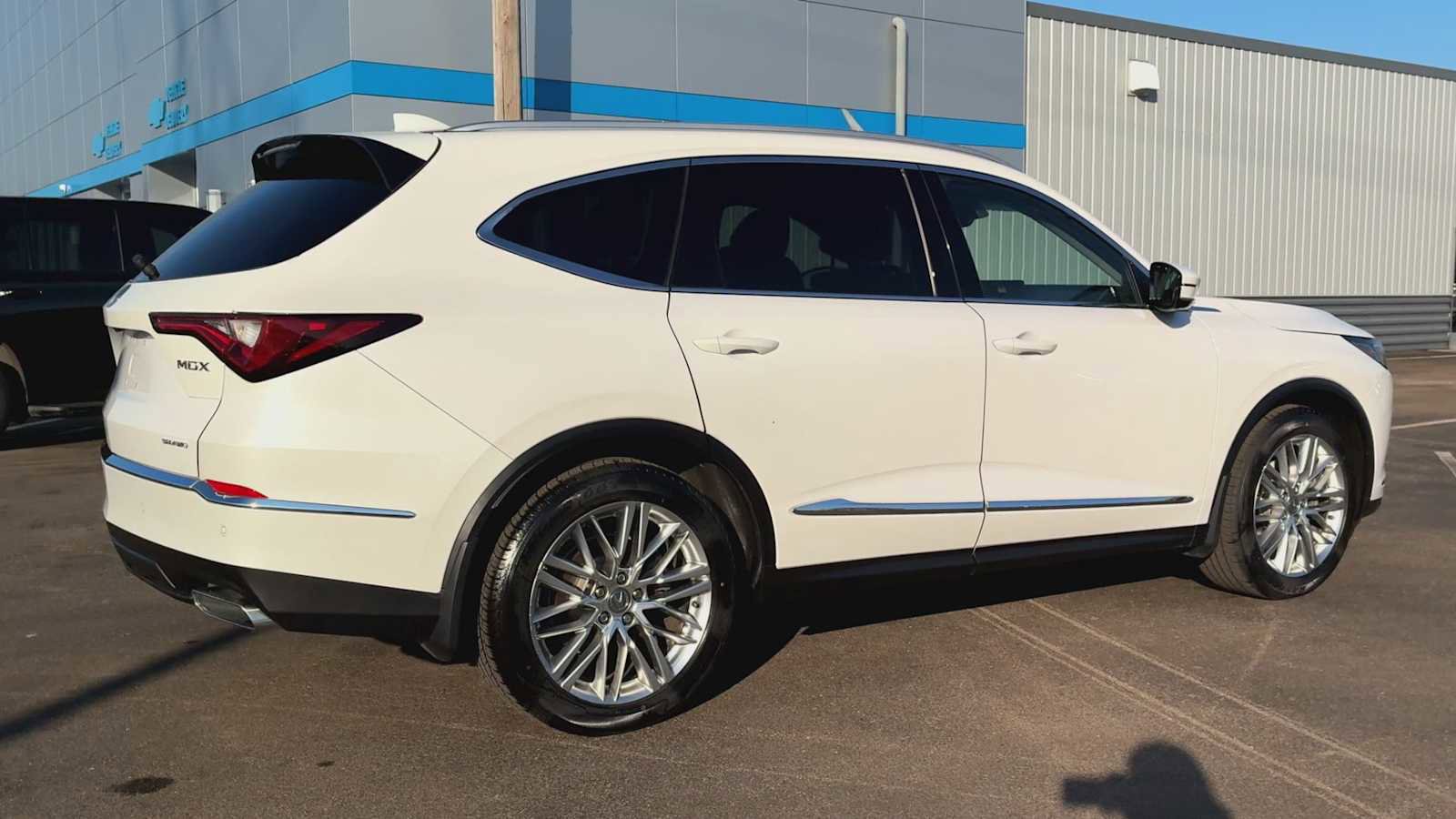 Used 2023 Acura MDX SH-AWD w/ Advance Package image 2