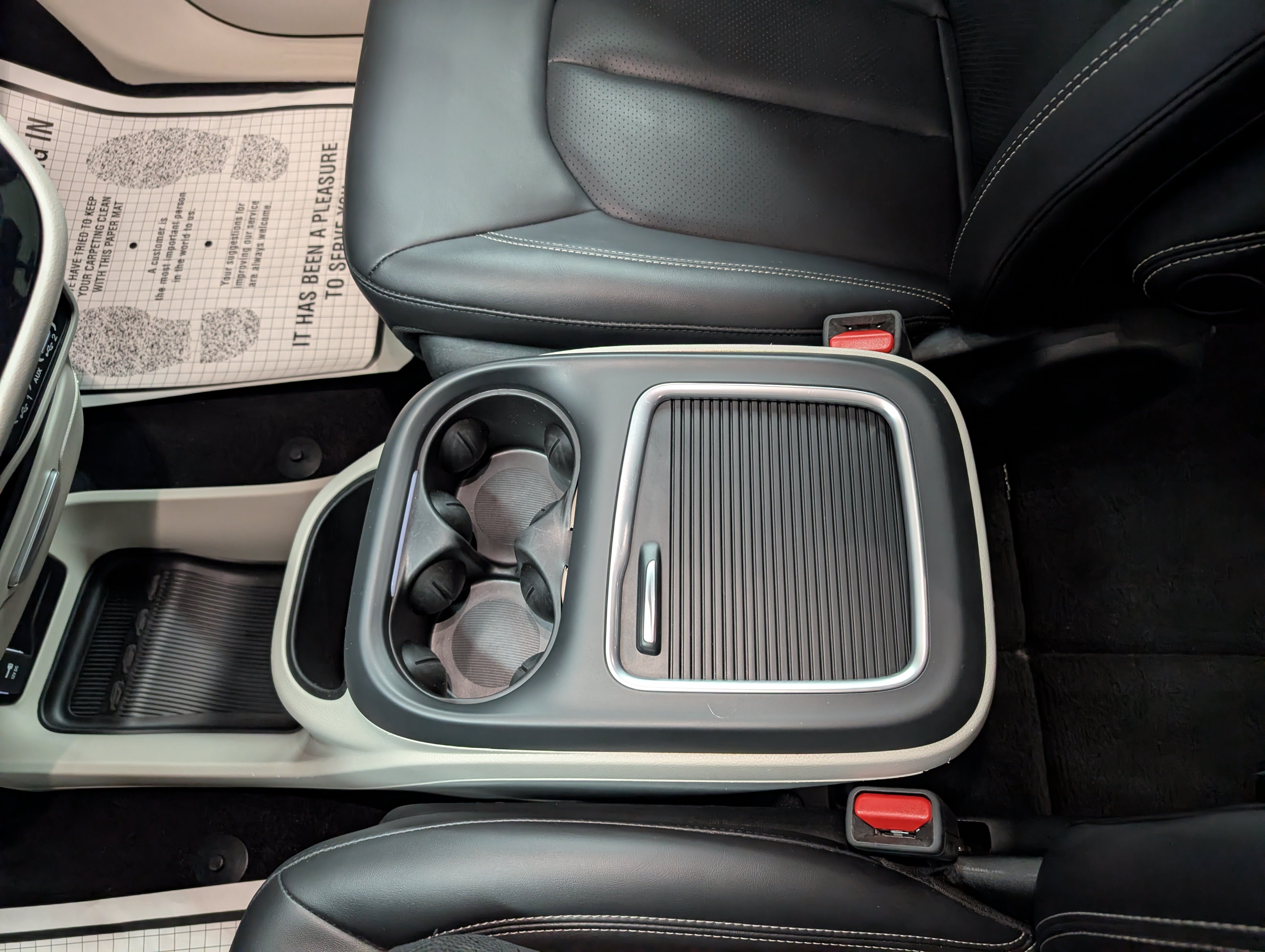 Used 2024 Chrysler Pacifica Touring-L FWD image 15