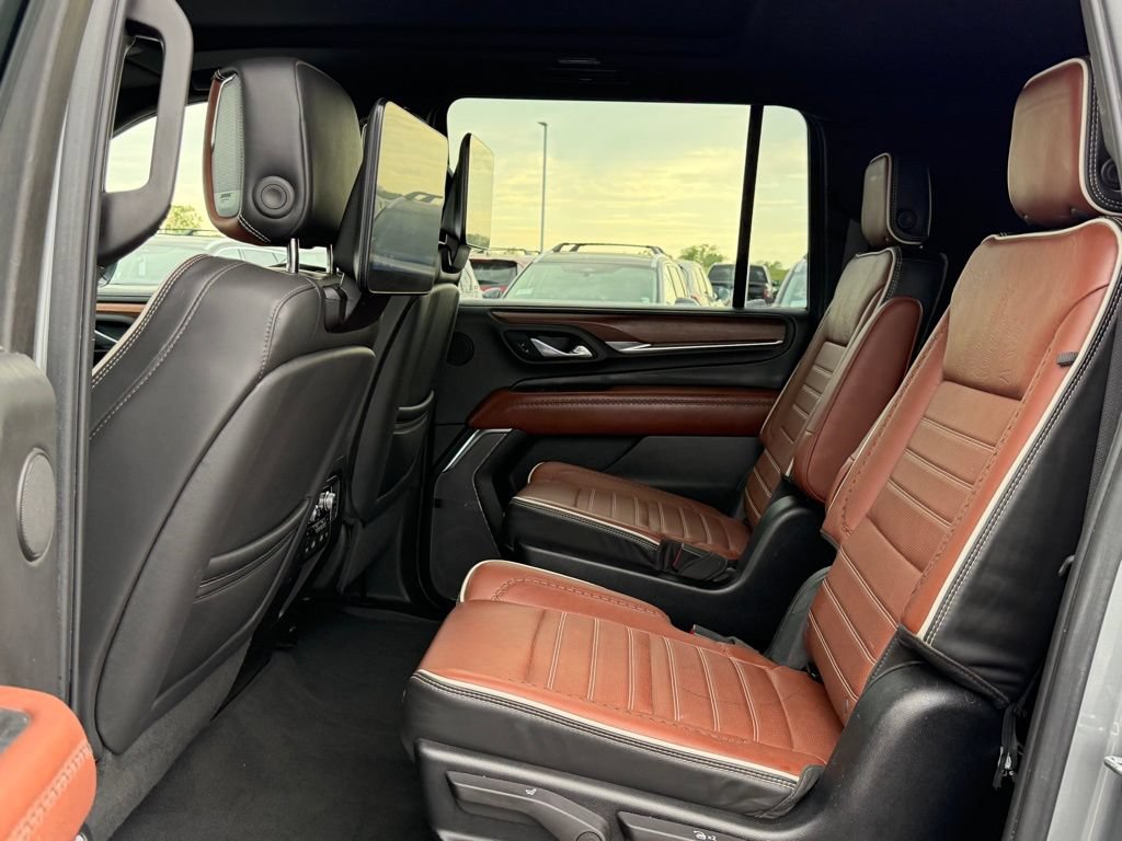 Used 2023 GMC Yukon XL Denali Ultimate AWD/4WD image 17