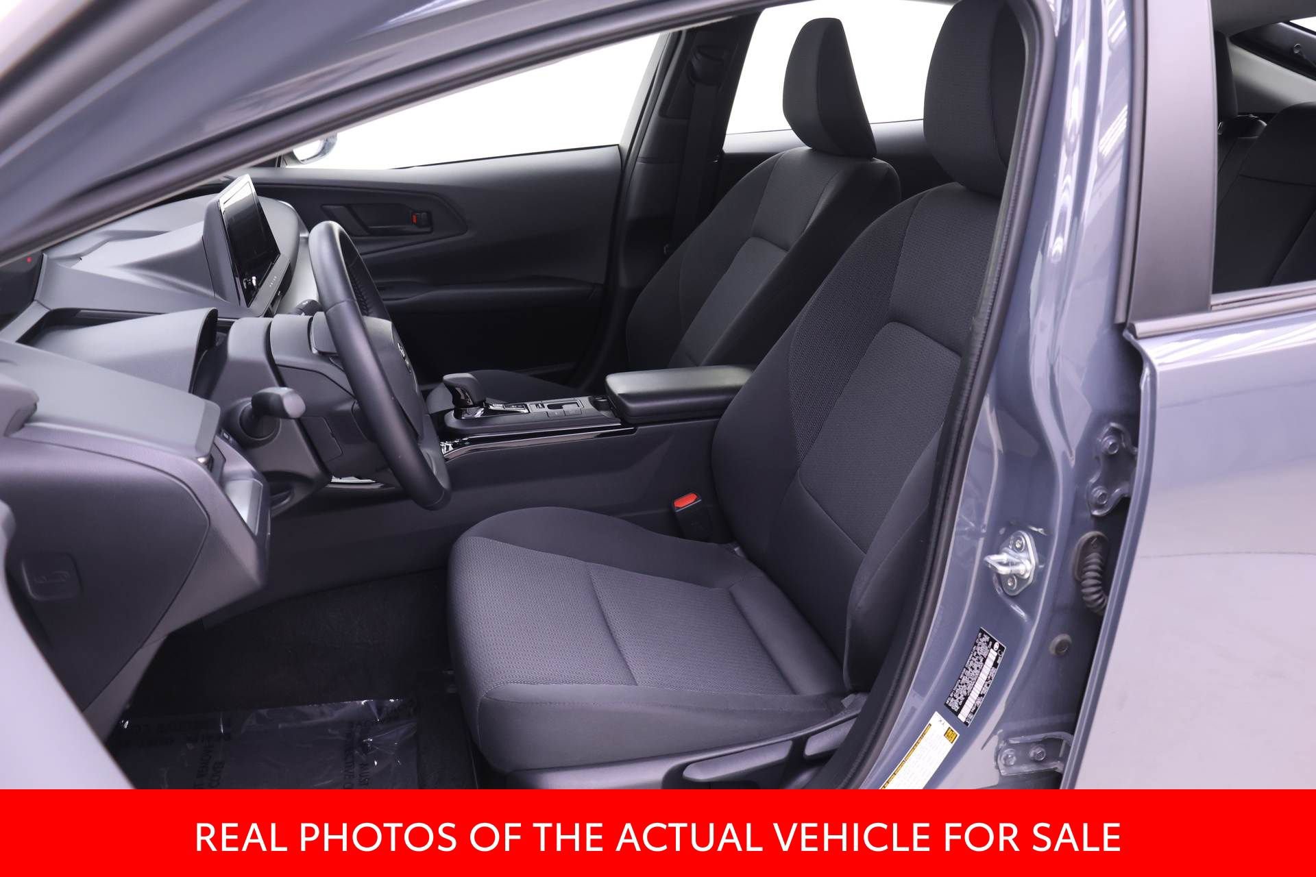 Certified 2025 Toyota Prius LE FWD image 4