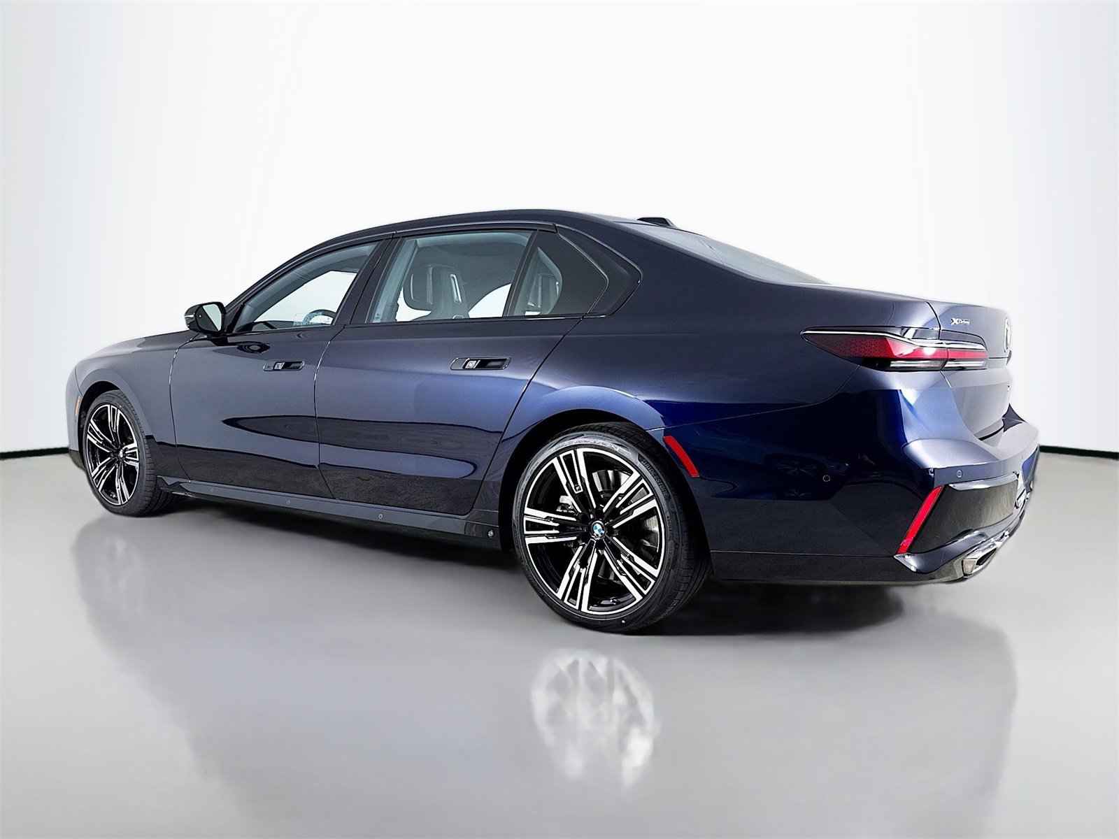 Certified 2023 BMW 760i xDrive w/ Executive Package image 5