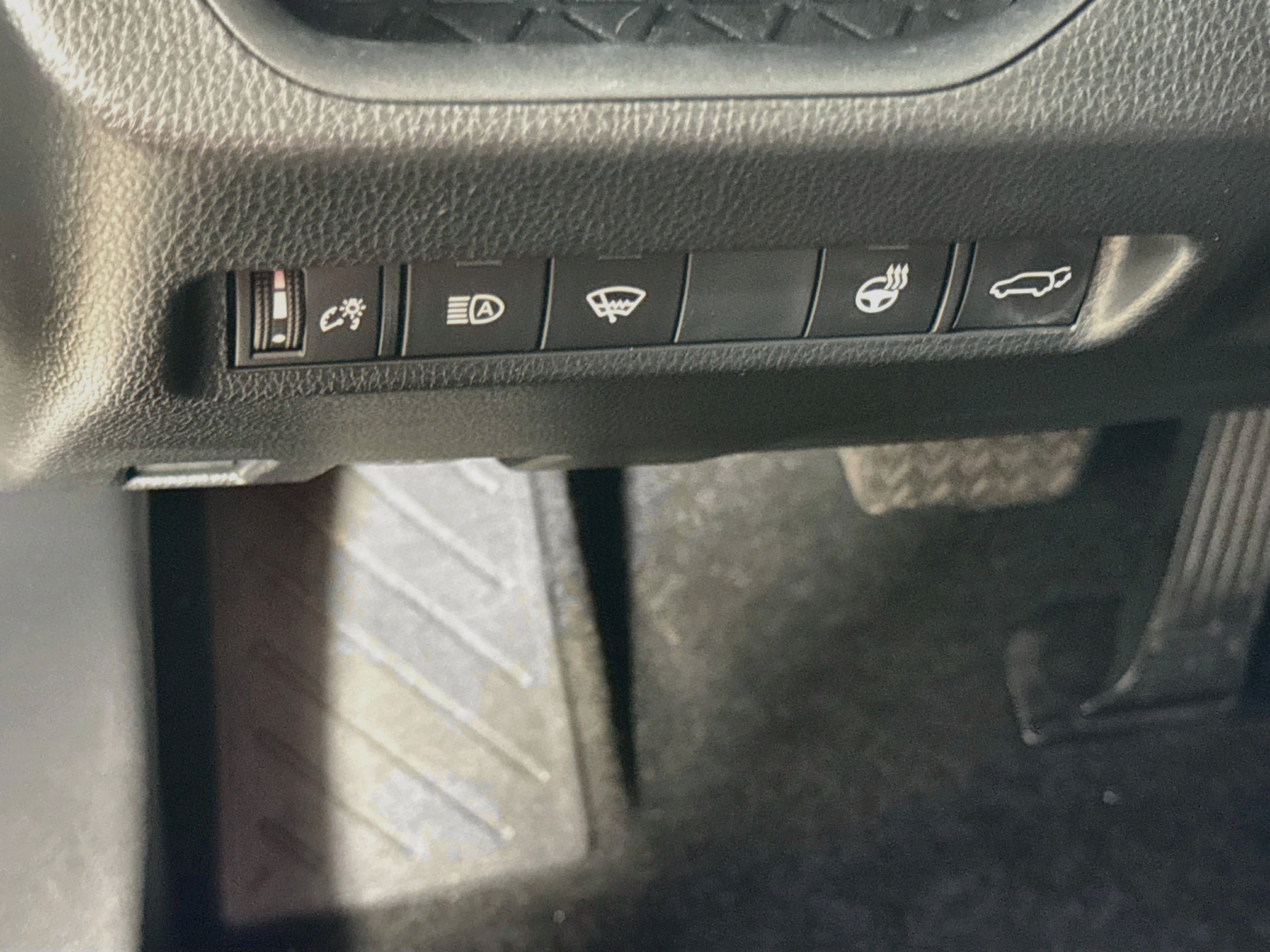 Certified 2022 Toyota RAV4 XLE Premium AWD/4WD image 10