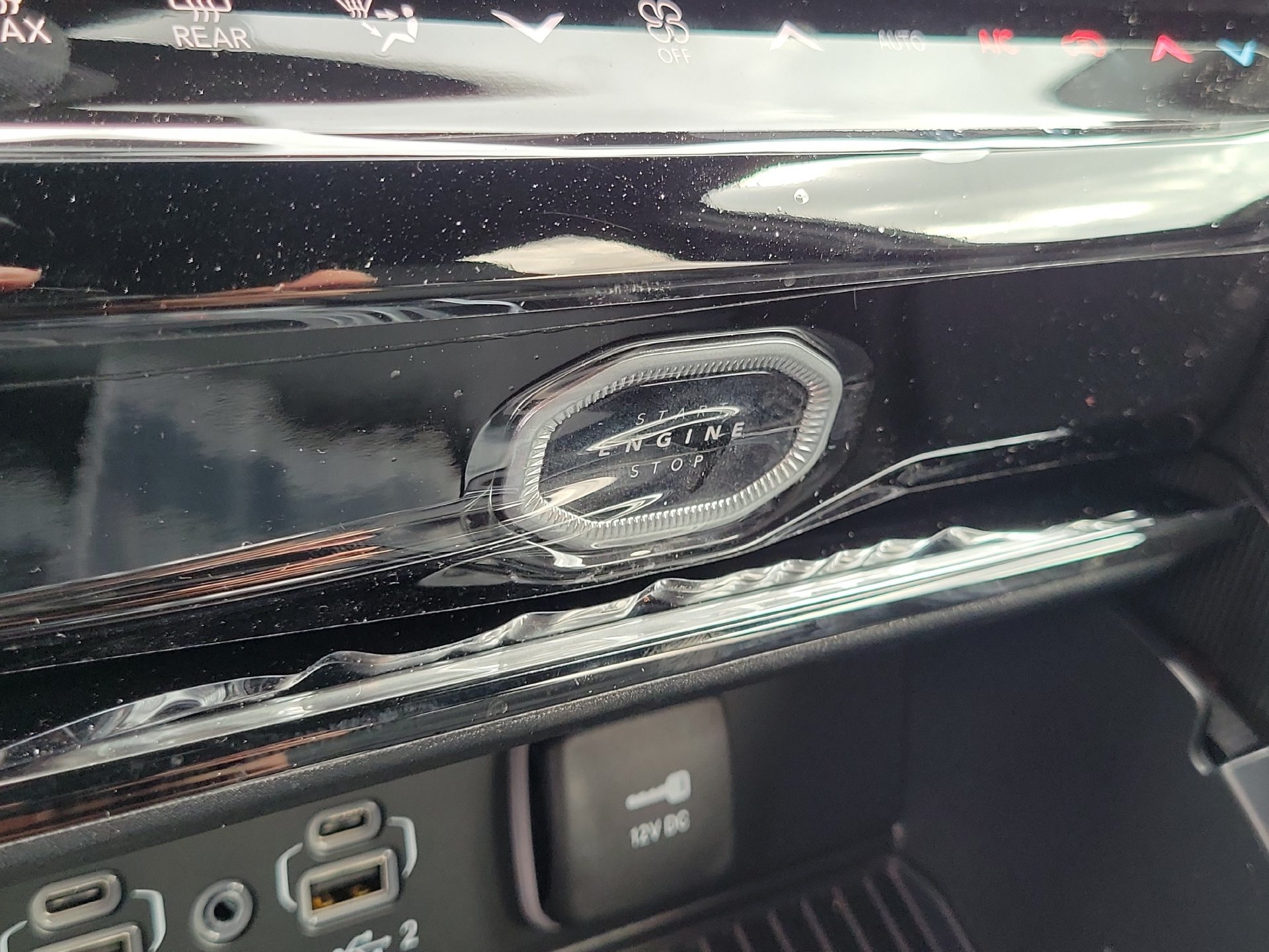 New 2026 Jeep Grand Cherokee Limited w/ Luxury Tech Group II RWD image 10