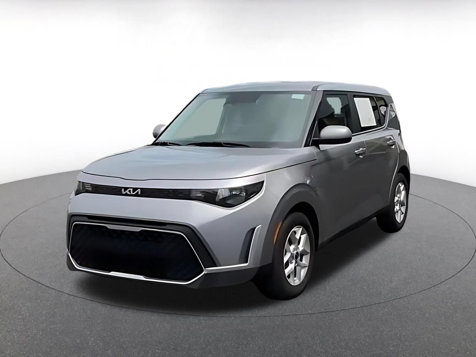 Used 2025 Kia Soul LX w/ LX Technology Package FWD image 5