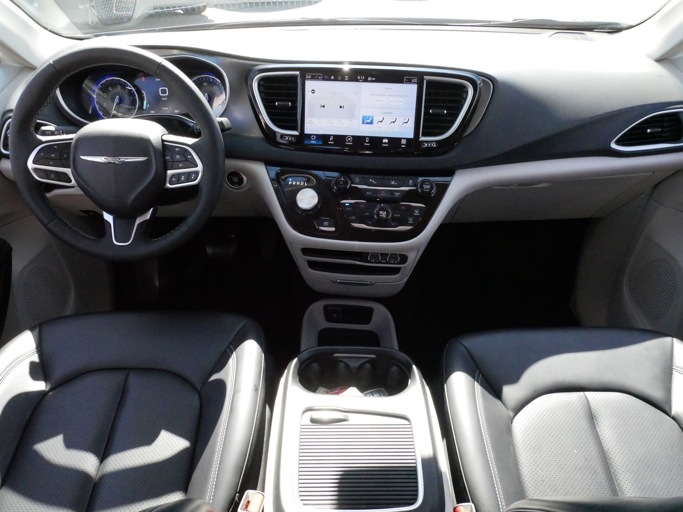 Used 2023 Chrysler Pacifica Touring-L FWD image 9