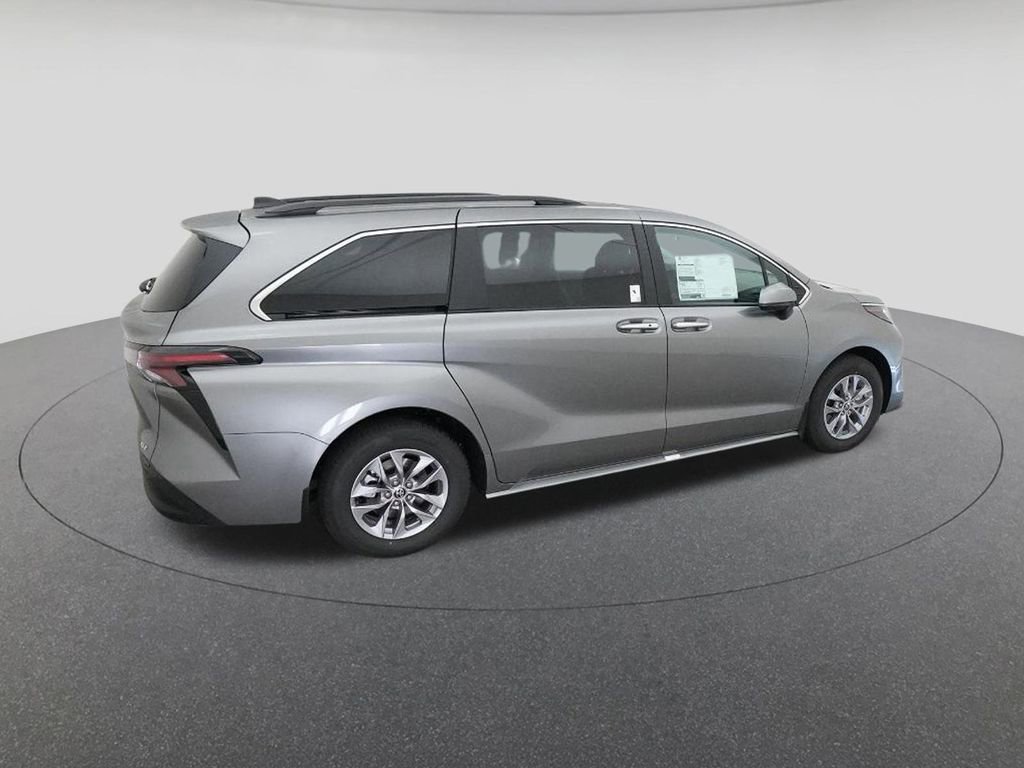 New 2026 Toyota Sienna XLE image 10