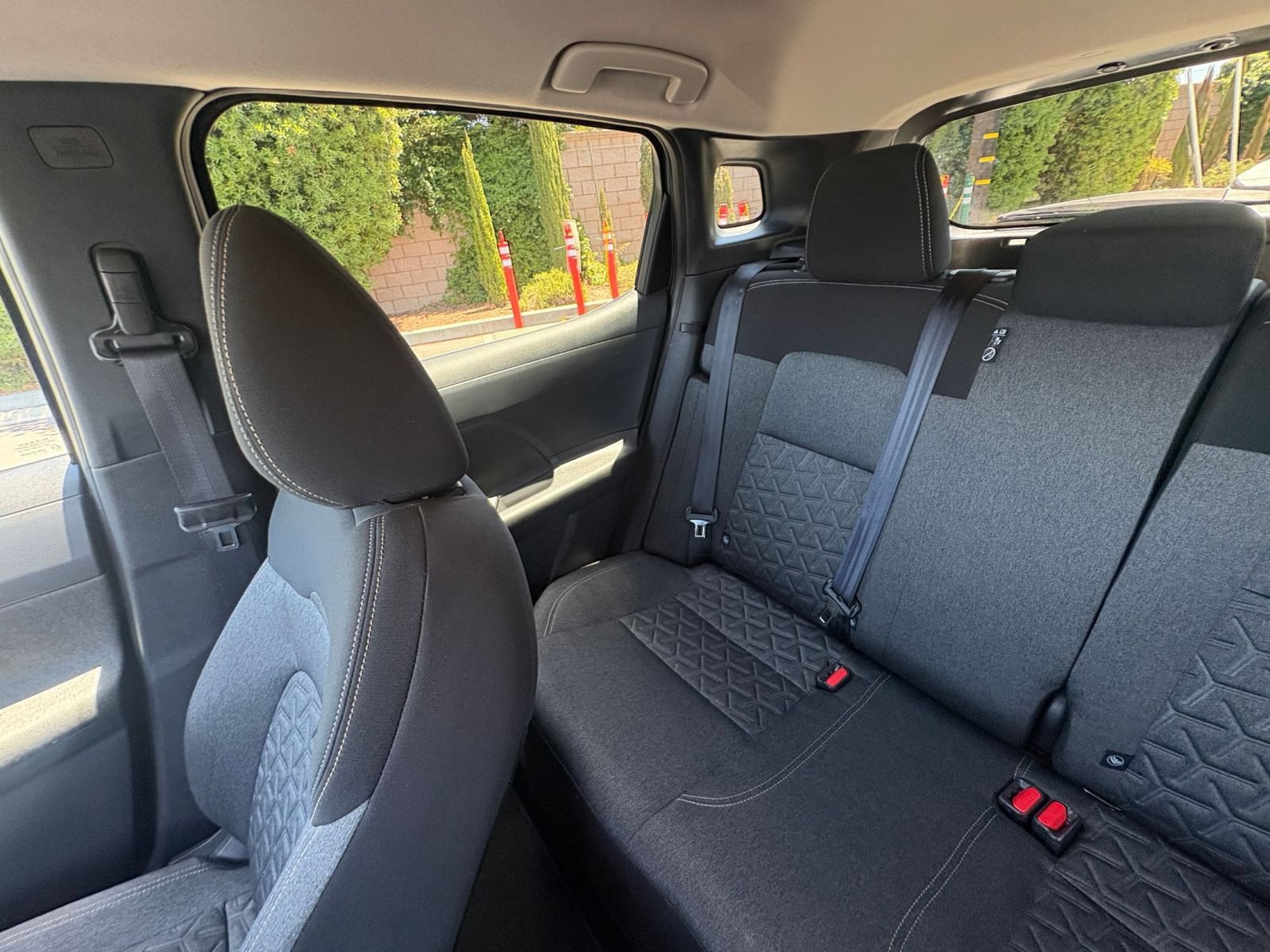 Used 2025 Nissan Kicks SV AWD/4WD image 37