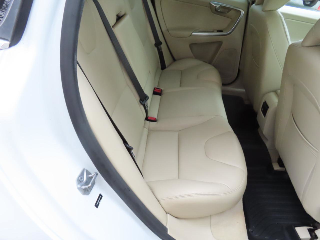 Used 2015 Volvo XC60 T5 image 14