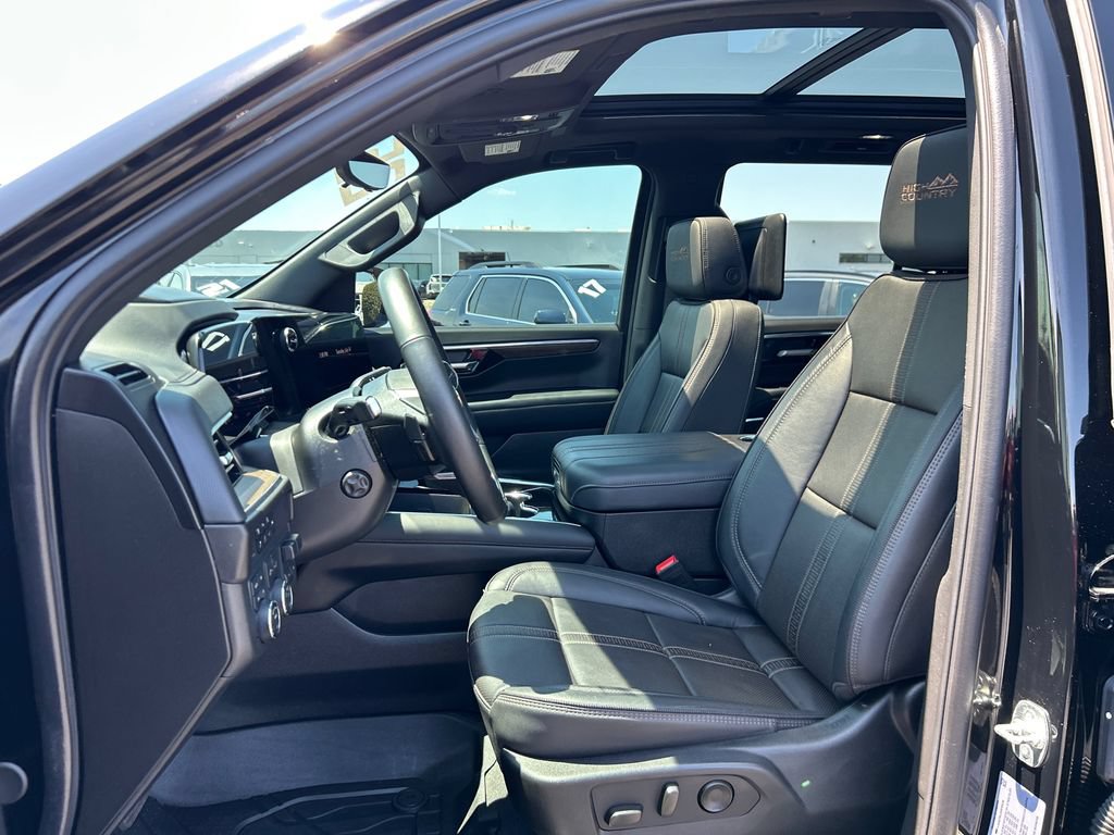 Certified 2025 Chevrolet Tahoe High Country AWD/4WD image 18