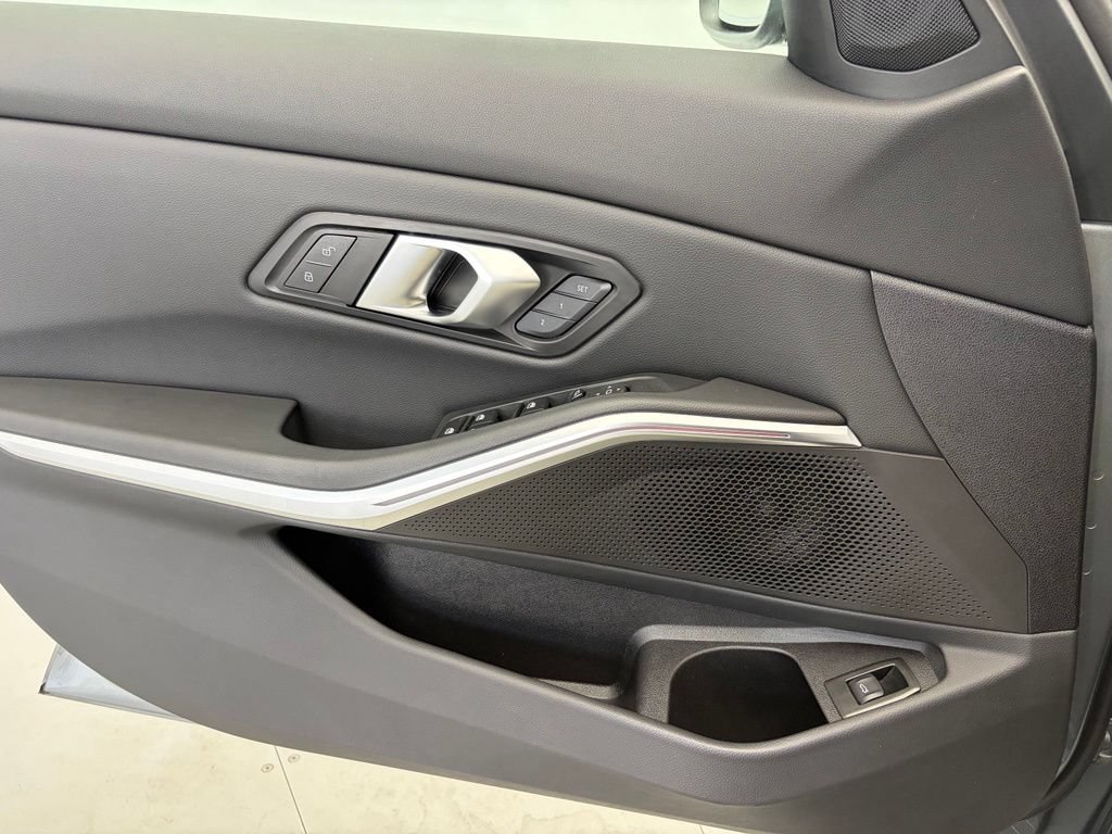Used 2025 BMW 330i Sedan RWD image 10