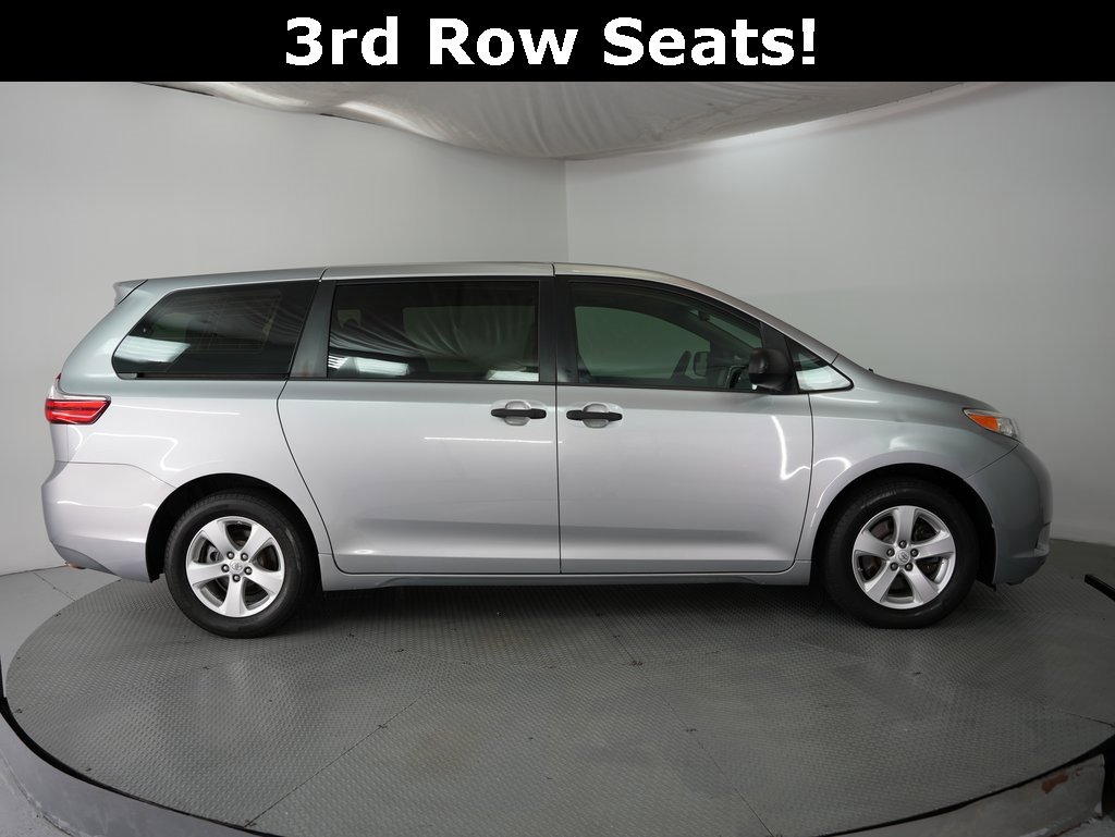 Used 2015 Toyota Sienna L image 5