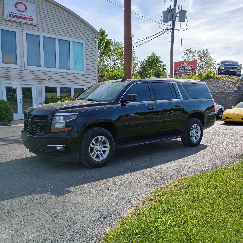 Used 2019 Chevrolet Suburban LT RWD image 1