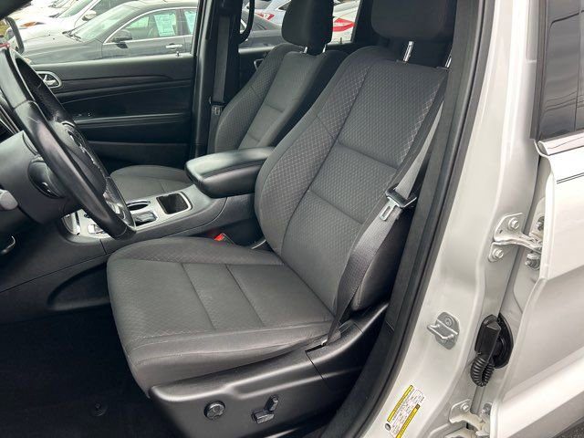 Used 2020 Jeep Grand Cherokee Laredo image 16