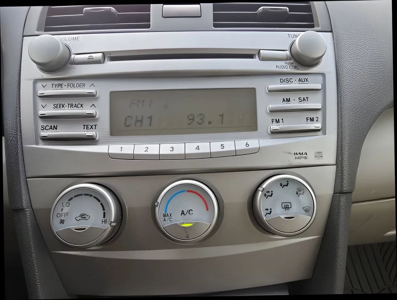 Used 2010 Toyota Camry LE image 20