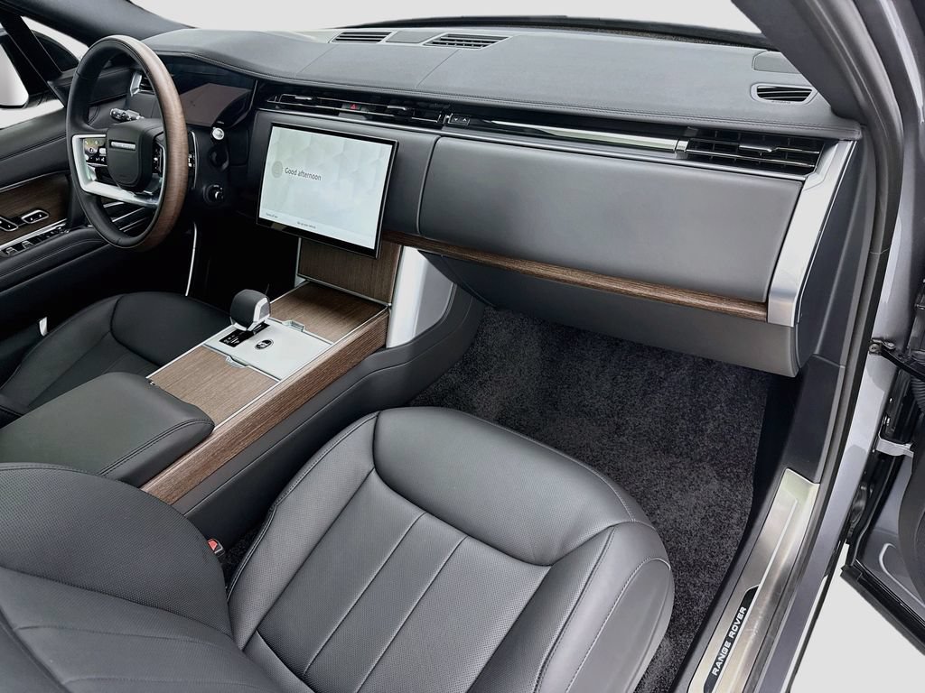 Certified 2025 Land Rover Range Rover SE AWD/4WD image 16