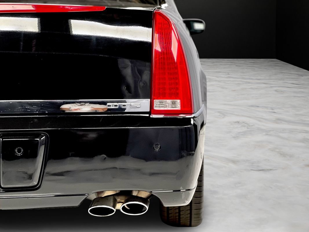 Used 2011 Cadillac DTS Platinum FWD image 15