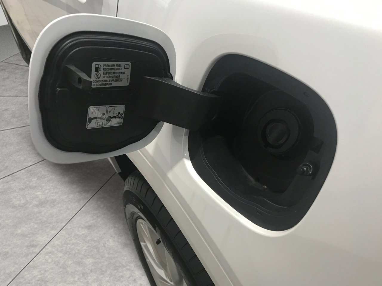 Certified 2025 Cadillac XT5 Luxury w/ LPO, Floor Liner Package image 31