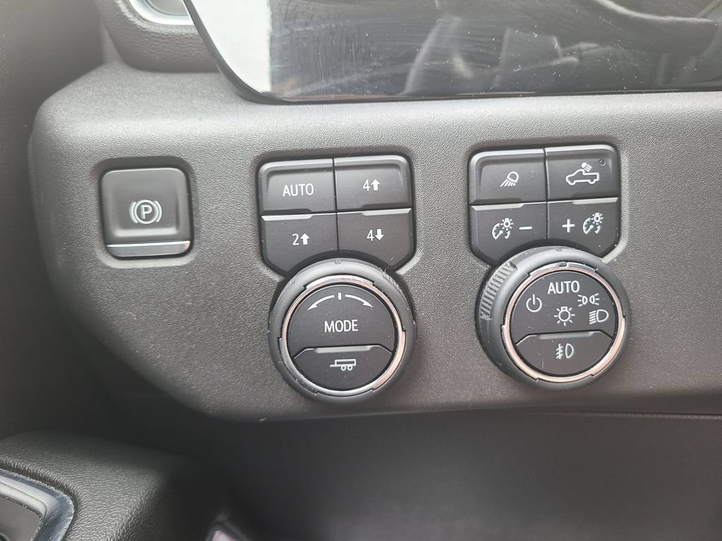 Used 2024 Chevrolet Silverado 1500 LT Trail Boss w/ Convenience Package II AWD/4WD image 30