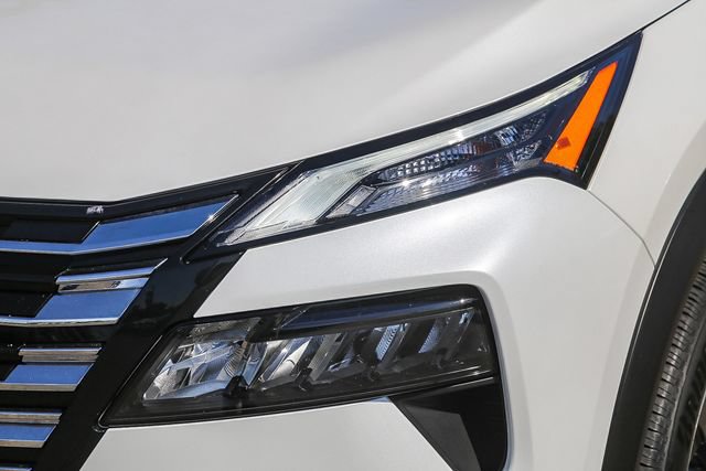 Used 2024 Nissan Rogue SV w/ SV Premium Package FWD image 8