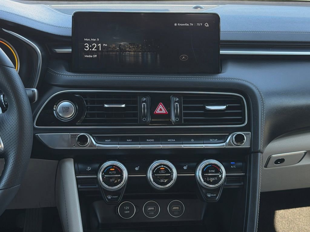 Used 2023 Genesis G70 2.0T image 13