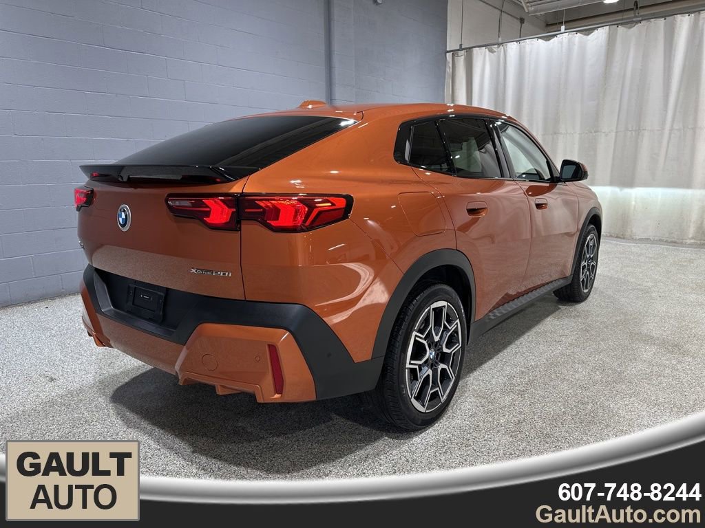 Certified 2025 BMW X2 xDrive28i w/ Premium Package image 3