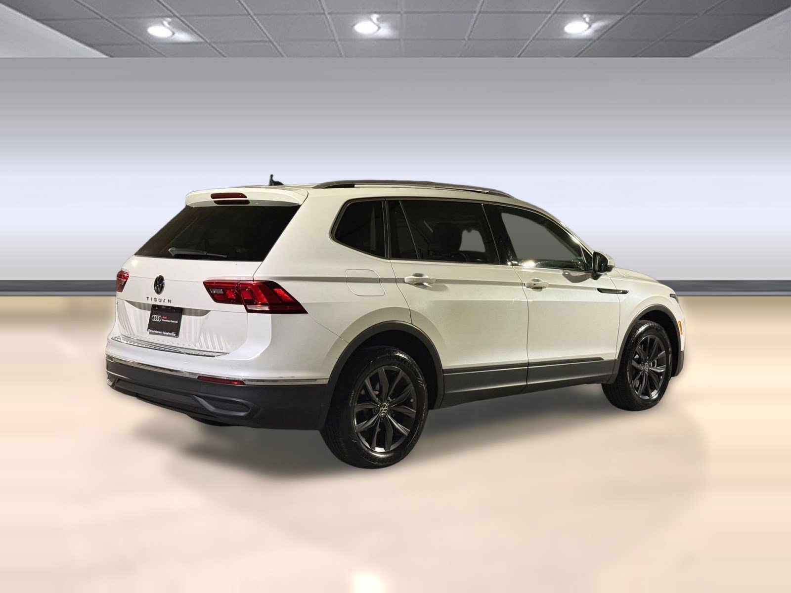 Used 2023 Volkswagen Tiguan SE image 8