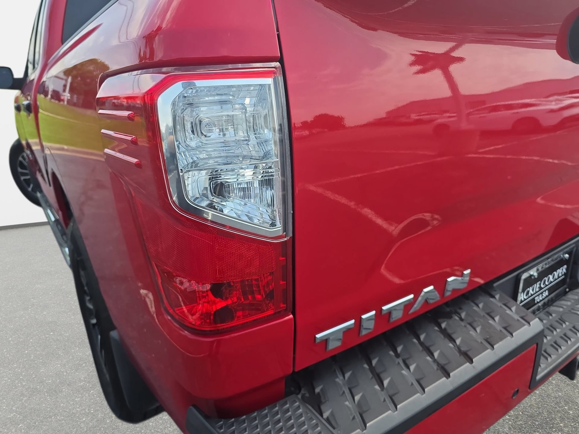 Used 2020 Nissan Titan SV w/ SV Convenience Package RWD image 31