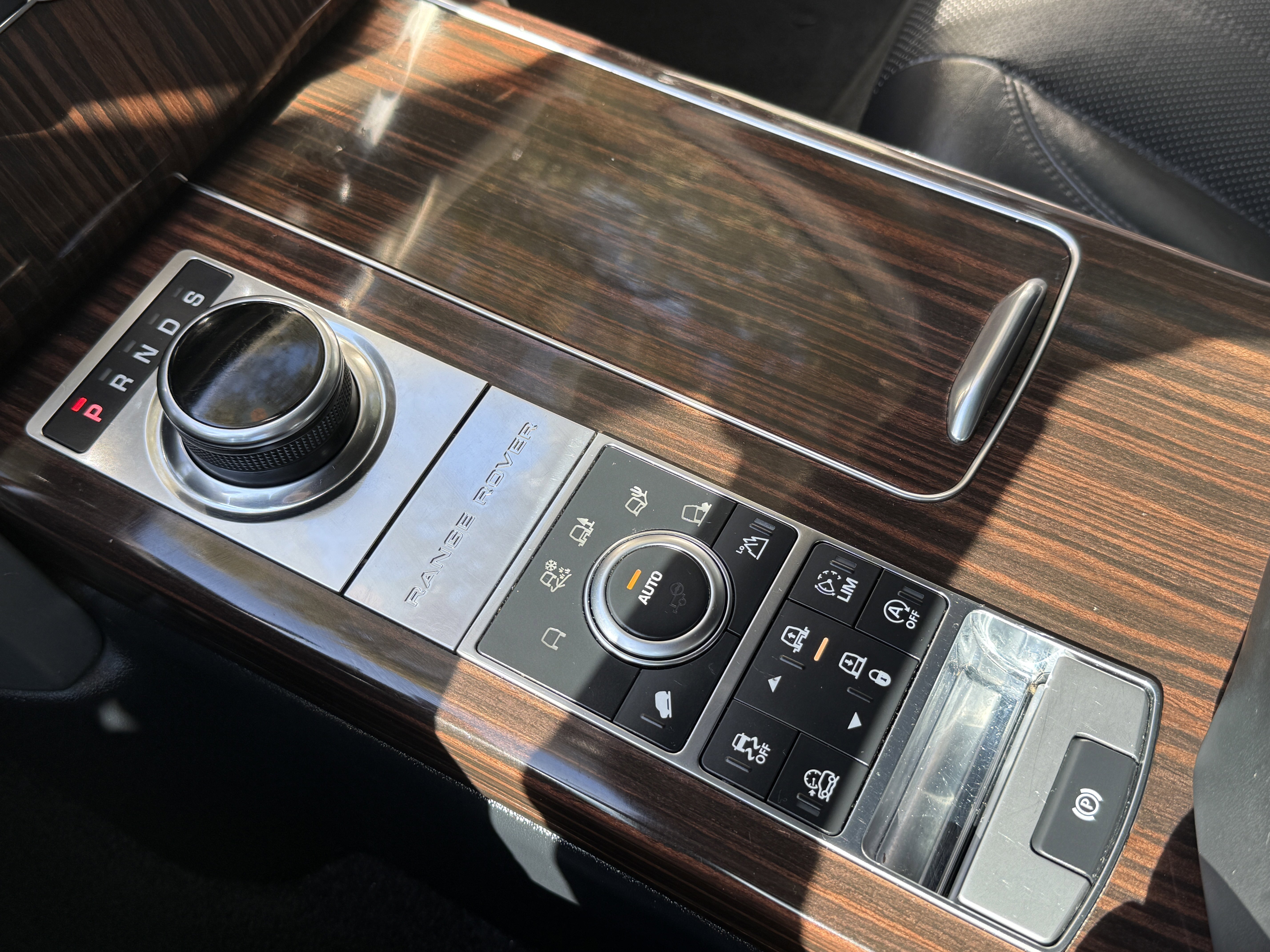 Used 2017 Land Rover Range Rover HSE image 28