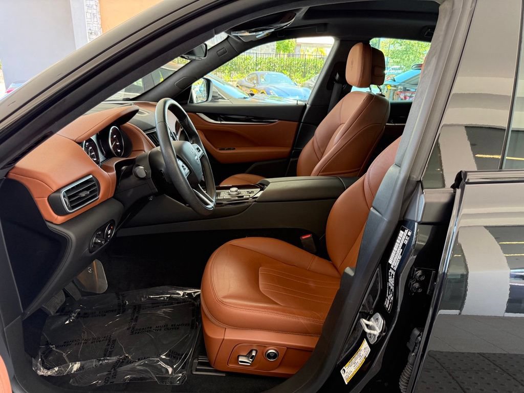 Certified 2022 Maserati Levante GT AWD/4WD image 10
