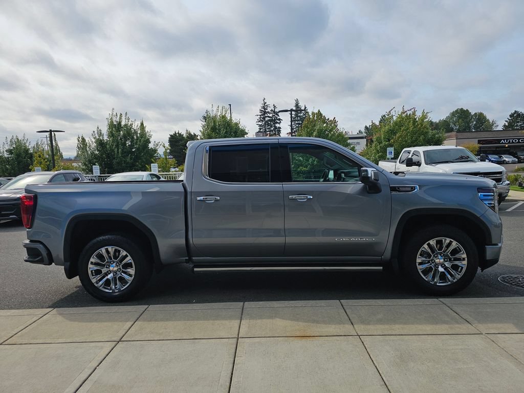 Used 2023 GMC Sierra 1500 Denali w/ Technology Package AWD/4WD image 9