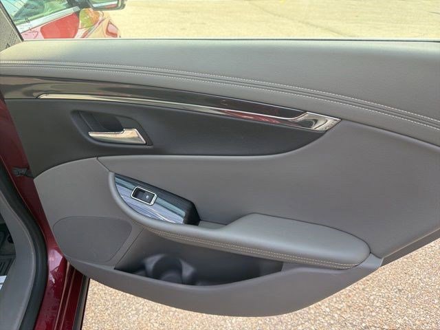Used 2016 Chevrolet Impala LT w/ Leather Package FWD image 18