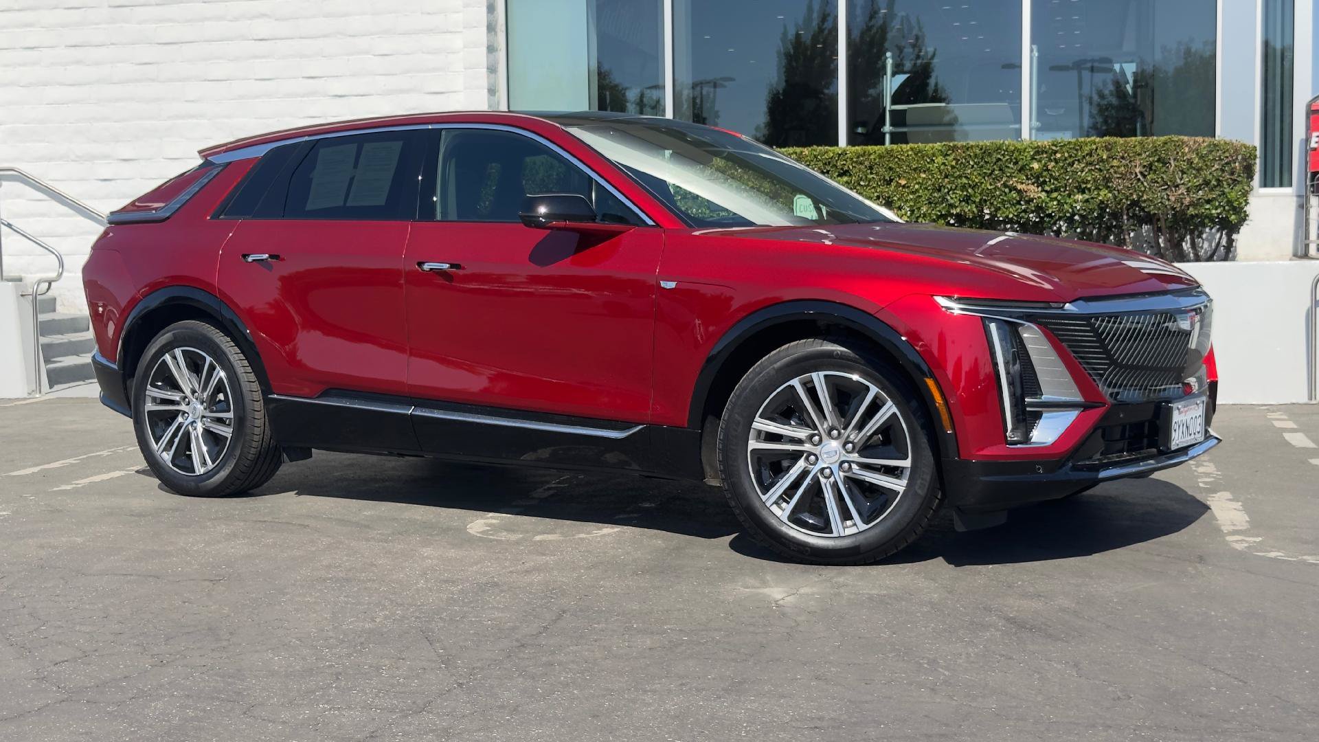 Used 2026 Cadillac Lyriq Luxury AWD/4WD image 2