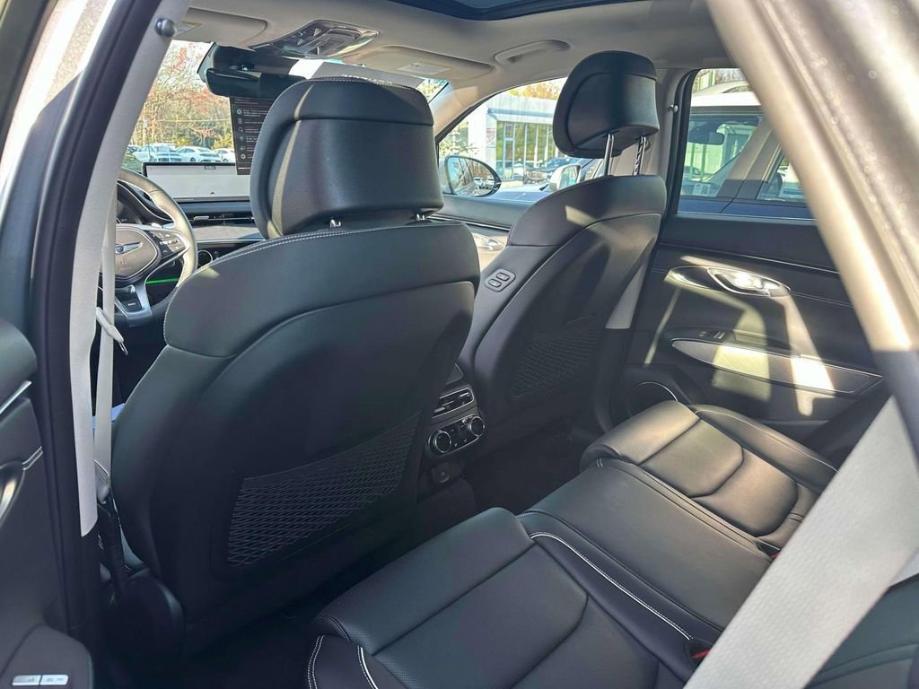 Used 2023 Genesis Electrified GV70 image 9