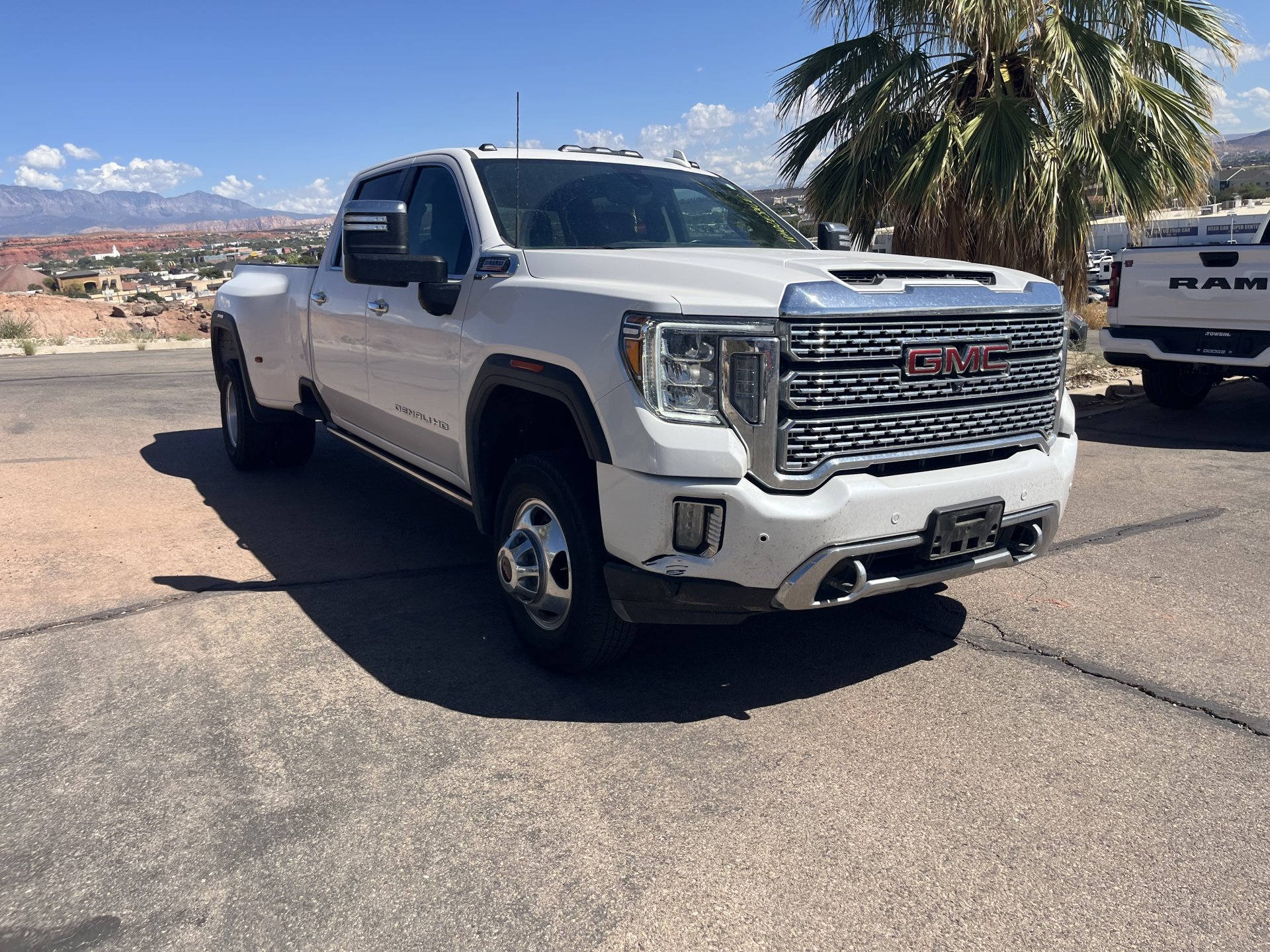 Used 2023 GMC Sierra 3500 Denali w/ Denali Ultimate Package AWD/4WD image 8