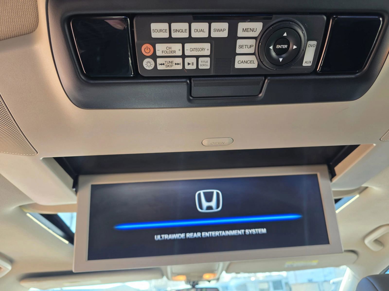 Used 2016 Honda Odyssey Touring Elite image 11