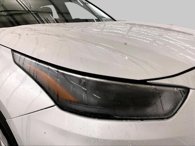 Used 2022 Toyota Highlander LE AWD/4WD image 28