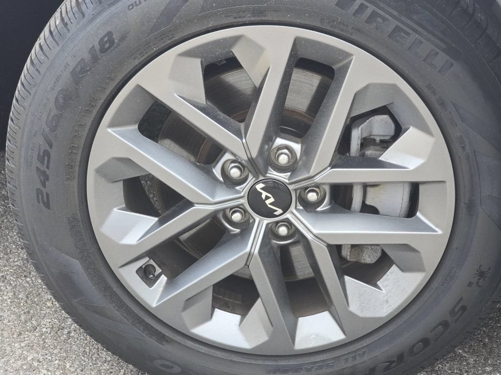 Used 2024 Kia Telluride LX FWD image 9