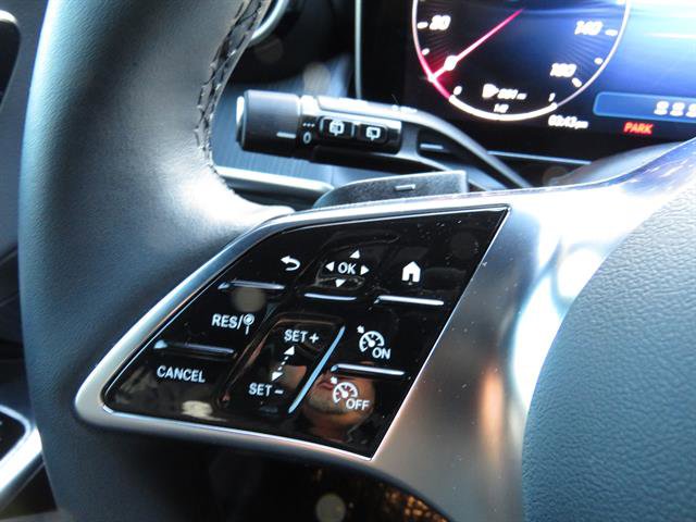 Used 2025 Mercedes-Benz GLC 300 4MATIC image 10