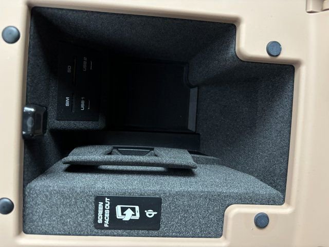 Used 2025 Porsche Macan AWD/4WD image 22