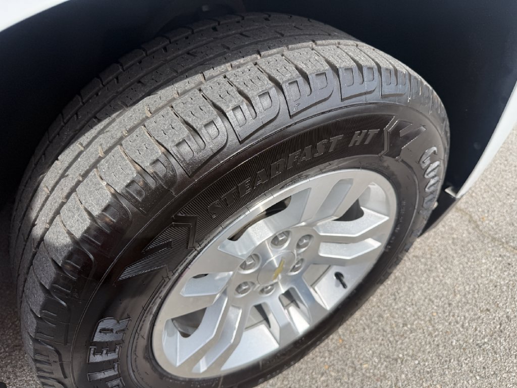 Used 2018 Chevrolet Suburban LT AWD/4WD image 43